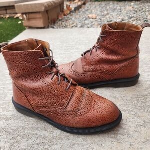 DR. MARTENS Delphine Brown Pebbled Leather Wingtip Oxford Lace Up Zip Up Boot, 8